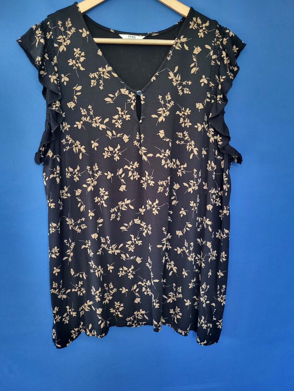 PENN Pennington 1X Short Sleeve Ruffle Top Viscose V Neck